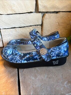 Alegria Women’s Blue Floral Mary Jane Shoe (size 39)